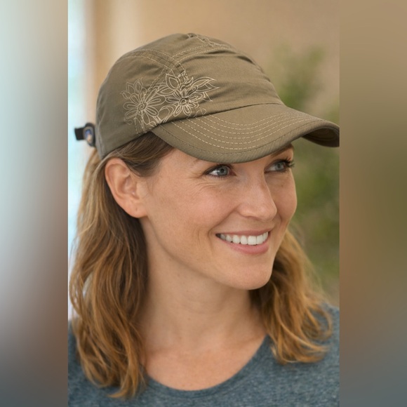 Kuhl Accessories - KÜHL Women's Performance Cap Olive/White Floral Embroidery